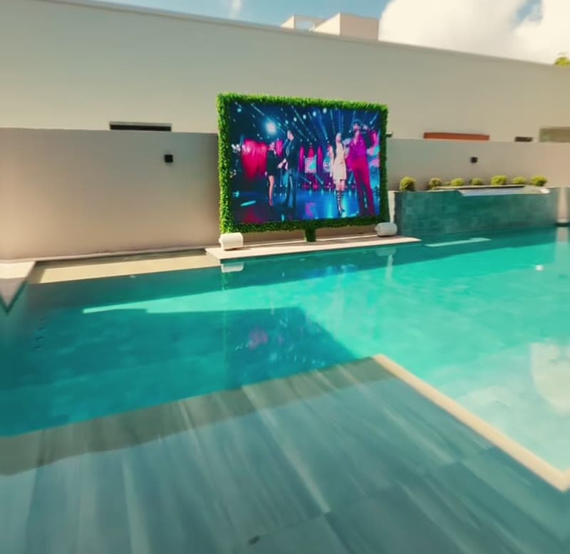 Telão de LED à prova d'água na piscina